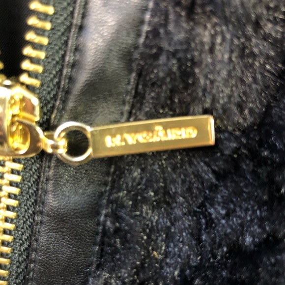 Sz M- Nygard black faux fur zip up sleeveless vest Sz M - Picture 5 of 10